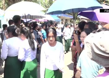 အင်္ဂလိပ်စာဘာသာဖြေဆိုသူ ၂၀၈၀၀၀ ကျော်ရှိ