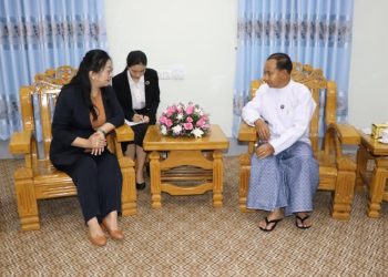 ငလျင်ဒဏ်သင့်အဆောက်အဦးများပြန်ဆောက်ရန်တရုတ်သံအမတ်ကြီးနှင့်စစ်ကိုင်းတိုင်းဝန်ကြီးချုပ်တွေ့ဆုံဆွေးနွေး