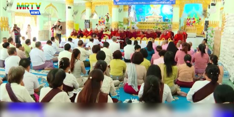 ငလျင်ဒဏ်သင့် သံဃာနှင့်သီလရှင်များအား ဆန်၊ဆီ၊ပဲများ လှူဒါန်း