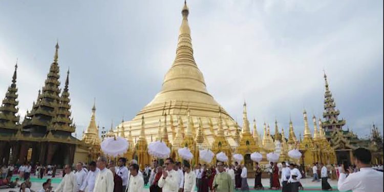 ရွှေတိဂုံစေတီ ရွှေသင်္ကန်းကပ်လှူမှု ရွှေ ၁၉၂ ပိဿာကျော် လှူဒါန်း