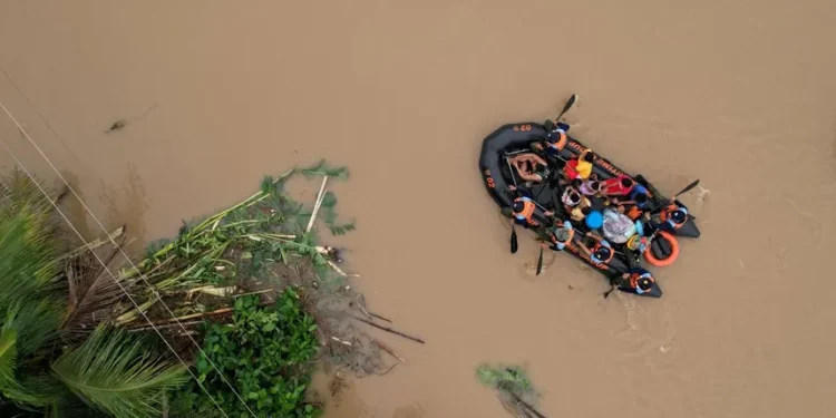 တိုင်ဖွန်းကြောင့် ဗီယက်နမ်၌ လူ ၆ သိန်းခန့် ပြောင်းရွှေ့ရ