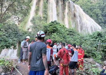ရှစ်ထပ်ရေတံခွန်တောင်မှ လူ(၅)ဦး ပြုတ်ကျမှုဖြစ်ပွား