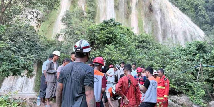 ရှစ်ထပ်ရေတံခွန်တောင်မှ လူ(၅)ဦး ပြုတ်ကျမှုဖြစ်ပွား