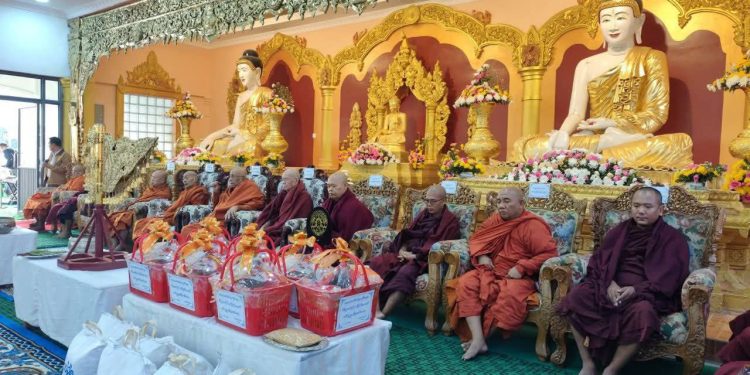 ငလျင်ဒဏ်ကြောင့် ပျက်စီးခဲ့သည့် စစ်ကိုင်းမြို့ ရတနာဆင်များရှင်ဘုရား စိန်ဖူးတော်နှင့် ငှက်မြတ်နားတော် တင်လှူပူဇော်ပွဲကျင်းပ
