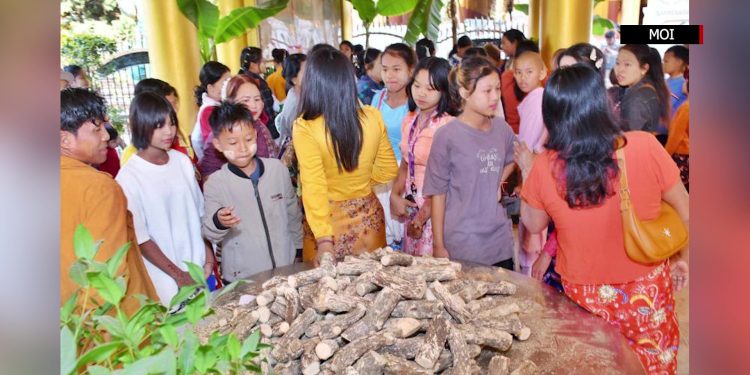 မန္တလေးတွင် မြန်မာ့သနပ်ခါးပွဲတော် ကျင်းပ