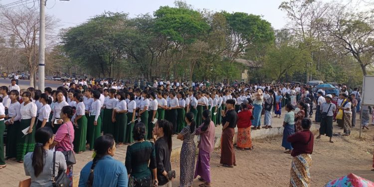 မကွေးတိုင်း၌ တက္ကသိုလ်ဝင်စာမေးပွဲ ဖြေဆိုသူ များလာ