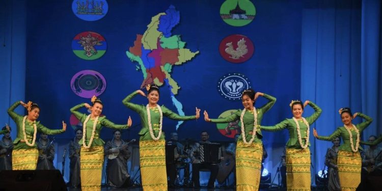 နိုဗိုစီဗစ်မြို့၌ မြန်မာ့ယဉ်ကျေးမှုအနုပညာဖျော်ဖြေပွဲ ကျင်းပနေ