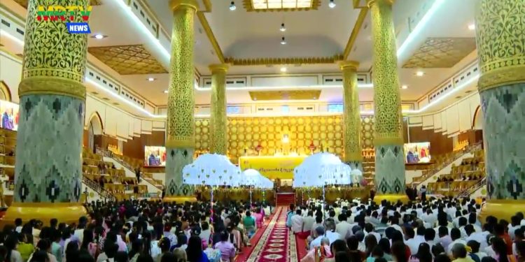 တိပိဋကဓရ တိပိဋကကောဝိဒ စာအောင်သံဃာအပါး ၁၀၀ အား ဘွဲ့တံဆိပ်ဆက်ကပ်