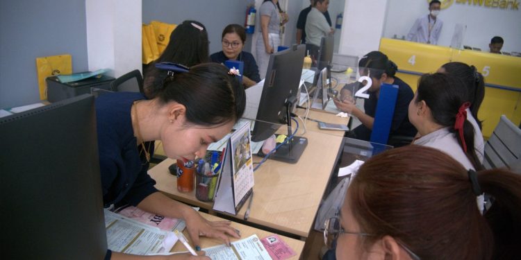 ရွှေ(ကျေးလက်နှင့်မြို့ပြ)ဖွံ့ဖြိုးတိုးတက်ရေးဘဏ် (SHWE Bank) ၏ မြဝတီဘဏ်ခွဲ ဖွင့်ပွဲ မြင်ကွင်း