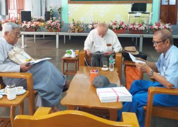 ဘာသာပြန်စာမူပြိုင်ပွဲအတွက် ပြိုင်ပွဲဝင်စာမူပြဋ္ဌာန်းစာအုပ် ရောင်းချ