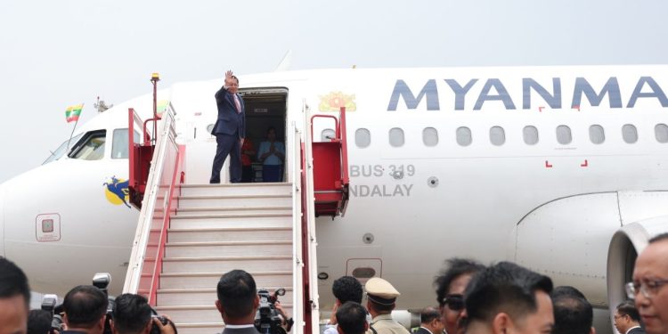 နိုင်ငံတော်သမ္မတကြီးဦးမင်းအောင်လှိုင် မွမ်ဘိုင်းမြို့မှ ပြန်လည်ထွက်ခွာ