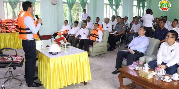 ရန်ကုန်မြစ်ကူး သမ္ဗန်စီး ခရီးသည်များ ဘေးကင်းရေး Lifejacket အထည် ၅၀၀ လှူဒါန်း